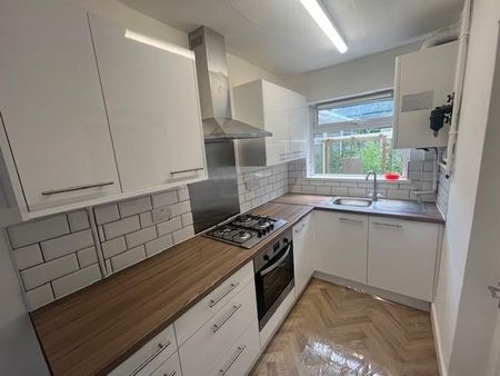 3 bedroom semi-detached house to rent - Photo 3