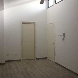 STUDIO ROOM WITH SHARED KITCHEN & LAUNDRY - Electricity and water included! - Photo 3