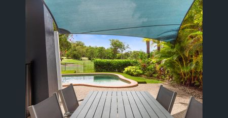Contemporary oasis looking over the 10th Fairway - Photo 4