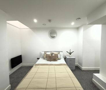 1 bedroom in a flat share to rent - Photo 1