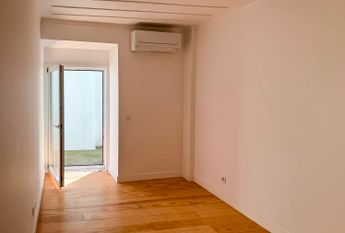 Spacious two-bedroom apartment to rent with outdoor area in Rua do Benformoso, Lisbon