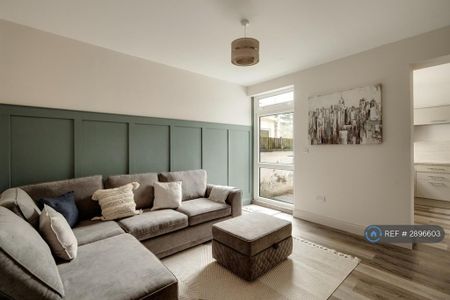 1 bedroom in a house share to rent - Photo 3