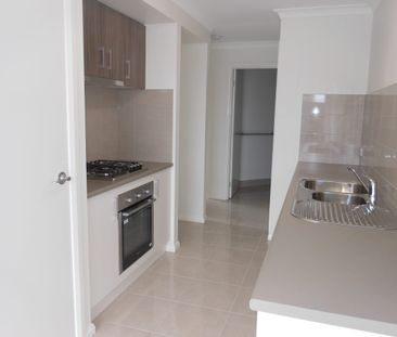 Modern Two Bedroom Townhouse in Springdale Heights! - Photo 6