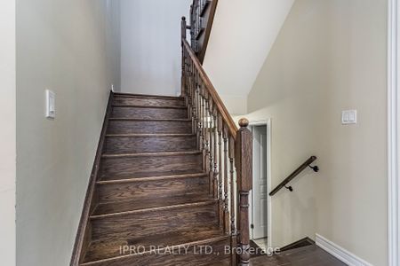 Detached Home For Lease | W8122952 - Photo 4