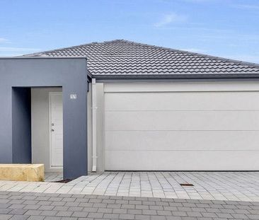 Easy care home in gated complex! - Photo 6
