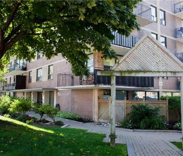 11 Gulliver Road, Toronto, ON M6M 2M3 - Photo 4