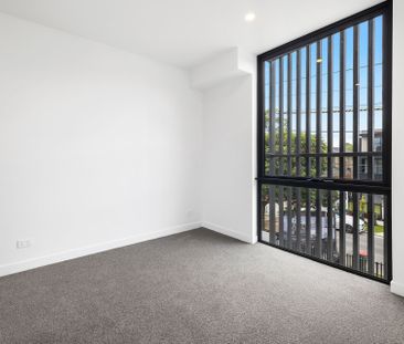 Luxury Three-Storey Townhouse in the Heart of McKinnon Secondary Co... - Photo 4