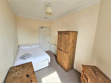 4 bedroom flat to rent - Photo 4