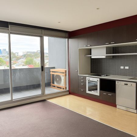 Light, Lifestyle, and Location — Richmond’s Best Awaits - Photo 4