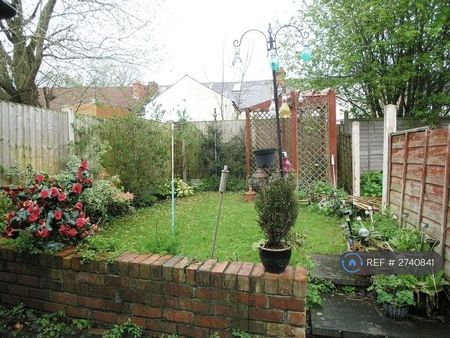 3 bedroom terraced house to rent - Photo 2