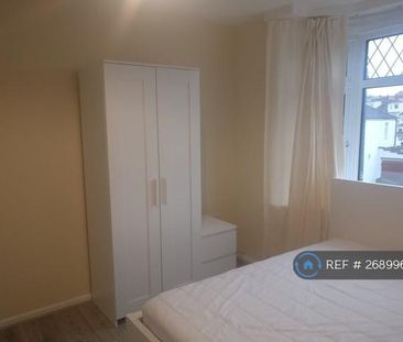 1 bedroom in a house share to rent - Photo 2