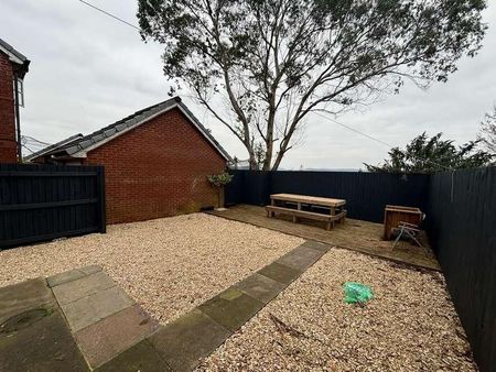 Clos Eileen Chilcott, Llansamlet, Swansea, SA7 - Photo 5