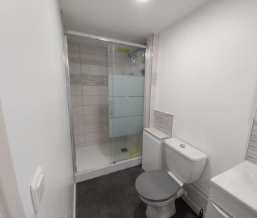 Location Appartement 3 pièces 71m² FLEURY LES AUBRAIS 45400 - Photo 2