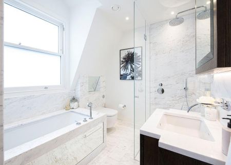 3 bedroom flat to rent - Photo 4