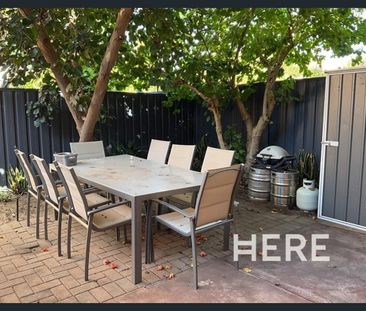 Stylishly Renovated Terrace in Peaceful Cul-de-Sac - Photo 4