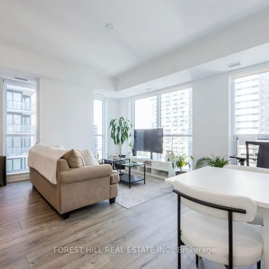 327 King Street W #3006 - Photo 1