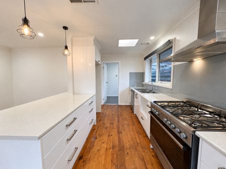 Stylish Family Home in a Quiet Location - Photo 4