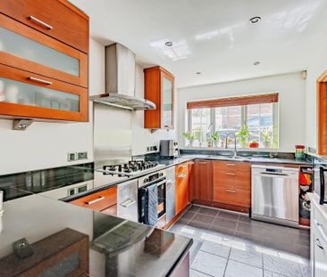 Ranmore Close, Crawley - Photo 1