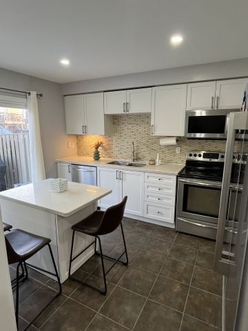 For Lease - 2439 Springforest Drive, Oakville, Ontario - Photo 2