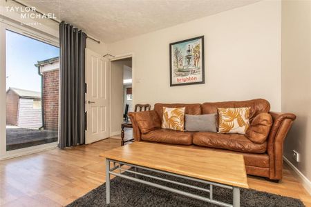 4 bedroom end of terrace house to rent - Photo 4