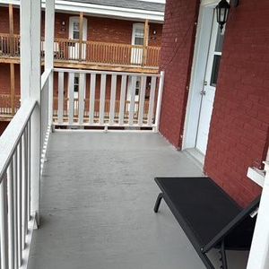 À louer – Grand 4 ½ rénové et lumineux à Sherbrooke - Photo 2