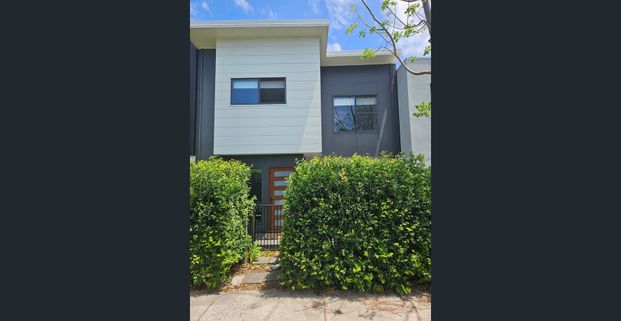 POSITIONED IN A HIGHLY SOUGHT AFTER LOCATION, IN SUNSHINE COVE. - Photo 1