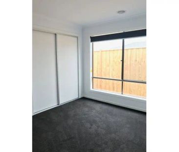 “4 BEDROOM HOME WITH 2 LIVING SPACES!” - Photo 3