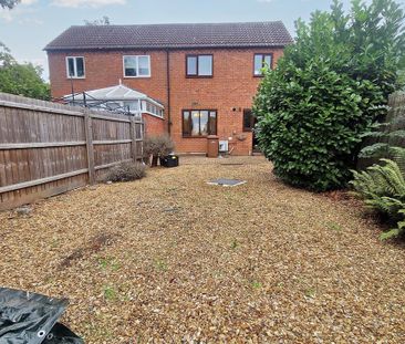 3 bedroom semi-detached house to rent - Photo 1