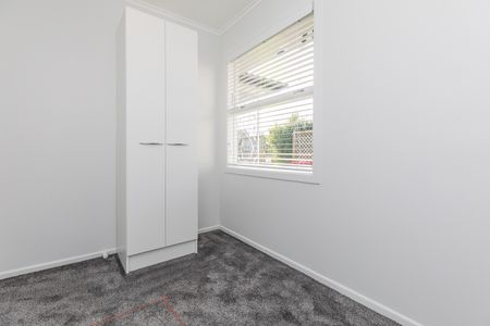 Brick n Tile Beauty - Two Bedroom Apartment - Photo 4