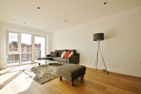 2 Bed Flat, Dickens Yard, W5 - Photo 2