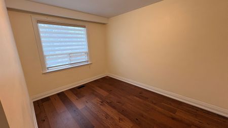 For Lease - 7 Goddard Street Unit# Main, Toronto, Ontario - Photo 2