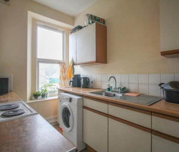 3 bedroom flat to rent - Photo 2