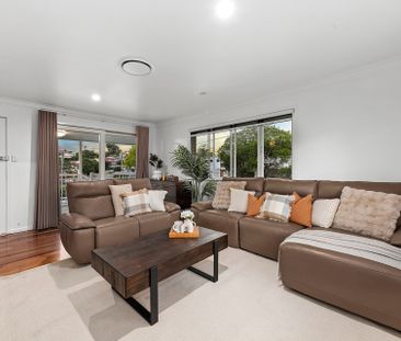 Modern Split-Level Family Home in Prime Mount Gravatt East Location - Photo 4