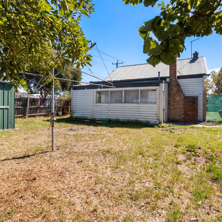 Charming 3-Bedroom Home in Prime West Footscray Location – Off-Street Parking Included - Photo 1