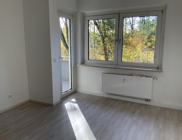 Renovierte 3-Zimmer-Wohnung in Gelsenkirchen Resser Mark zu vermieten! - Foto 1