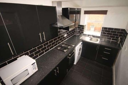 Lucas Place, Woodhouse, Leeds, LS6 - Photo 4