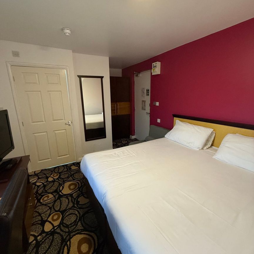 Room 204, SimplyStay Lincoln Road, Skegness, Lincolnshire, PE25 2EA - Photo 1
