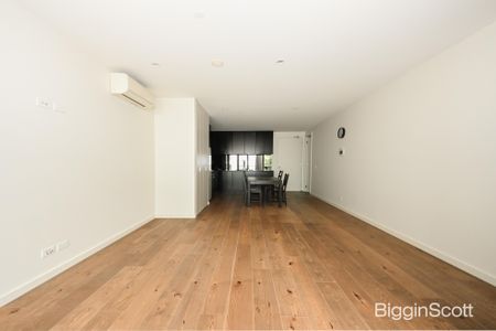 Stunning 2-Bedroom Apartment in Proximity to Everything You Need - Photo 2