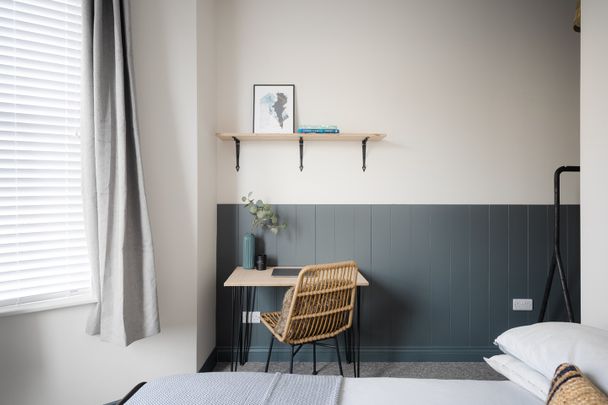 8 Bed Terraced House, Downend Road, BS16 - Photo 1