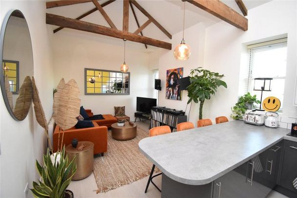 2 bedroom flat to rent - Photo 1