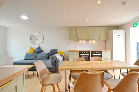 6 bedroom semi-detached house to rent - Photo 2