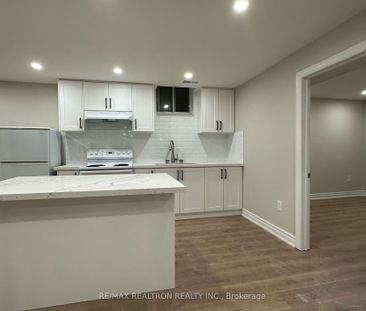 Detached Home For Lease | N8117722 - Photo 2