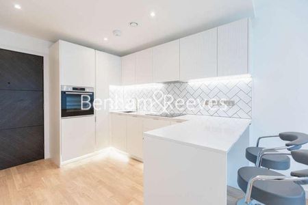 Greenleaf Walk, Southall, UB1 - Photo 3