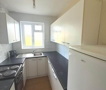 4 bedroom semi-detached house to rent - Photo 4