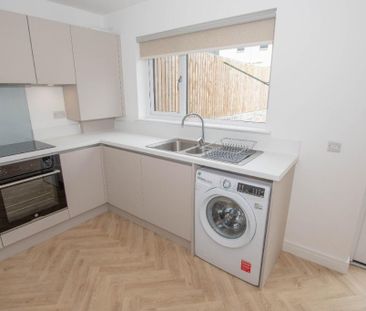 3 bedroom terraced house to rent - Photo 6