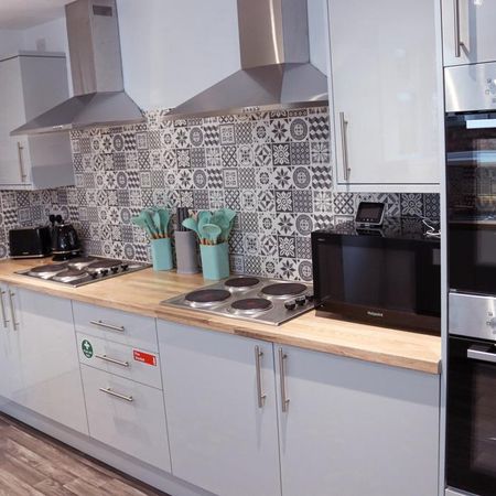 1 bedroom in a house share to rent - Photo 3