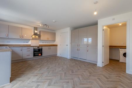 5 bedroom semi-detached house to rent - Photo 5