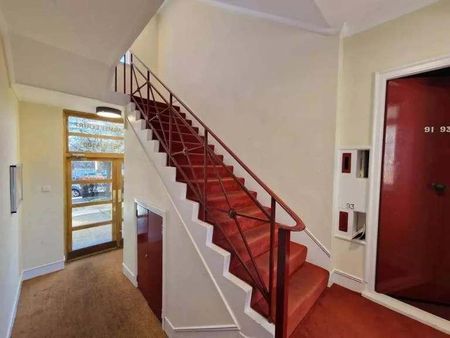 1 bedroom in a flat share to rent - Photo 2