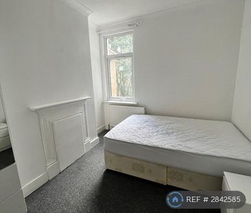 1 bedroom in a house share to rent - Photo 2