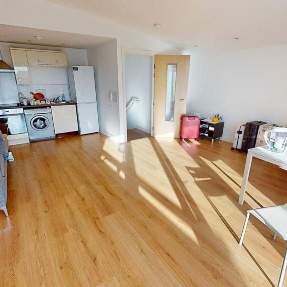 2 bedroom flat to rent - Photo 1